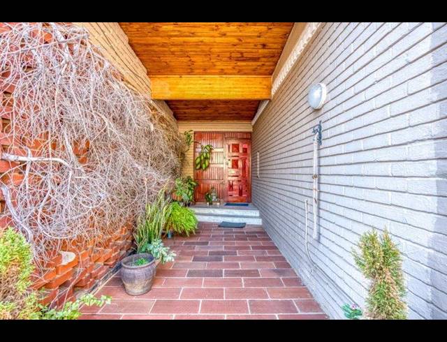 4 BEDROOM HOUSE FOR SALE IN RESERVOIR HILLS